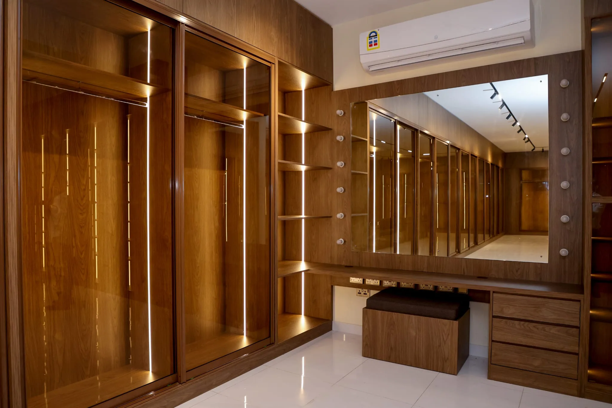Residential interior fit-out - Private Villa - Walkin Wardrobe | Al Hafeed Interior Bahrain