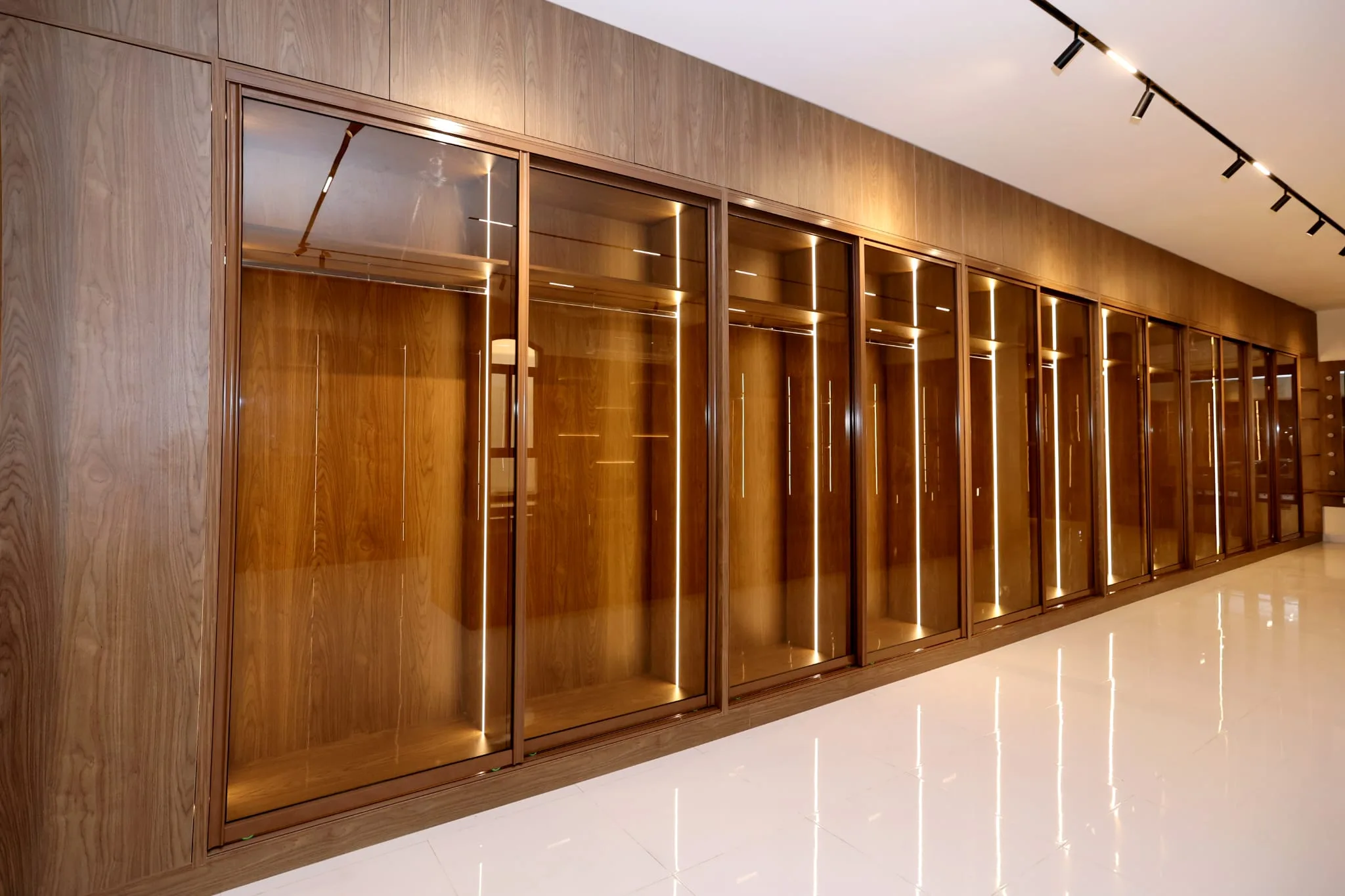 Private Villa Walk-in Wardrobe